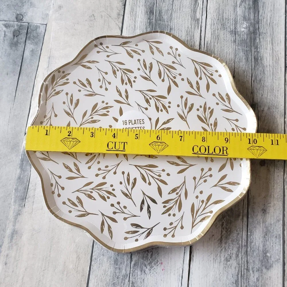 NWT - Meri Meri White and Gold Leaf Scalloped Paper Plates (set of 16)